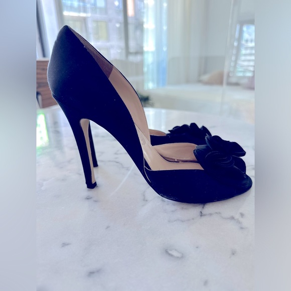 Elegant Enzo Angiolini satin heels - Picture 2 of 3